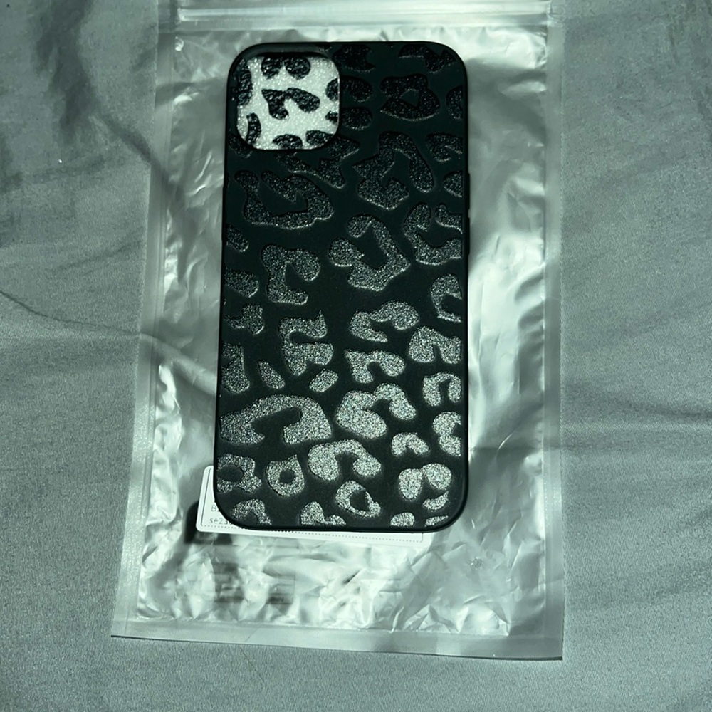 Black leopard print phone case